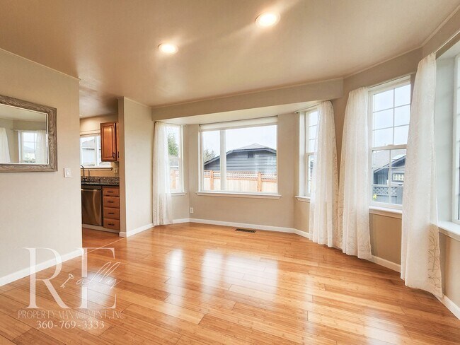 Building Photo - Modern Elegance Meets Tranquil Lakeside Living On Osprey Circle