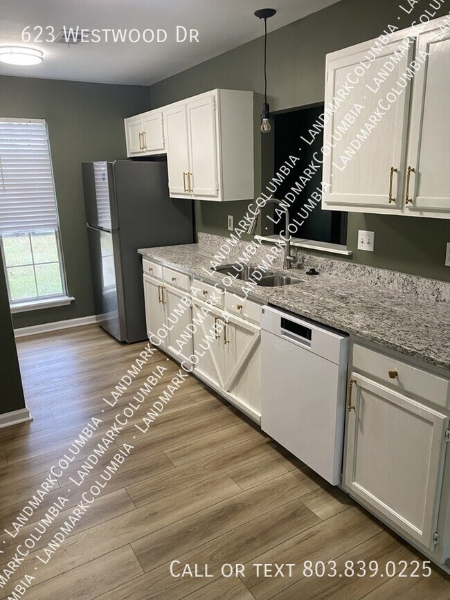 Building Photo - 623 Westwood Dr
