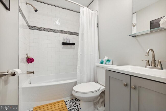 Building Photo - 20 Iowa Rd