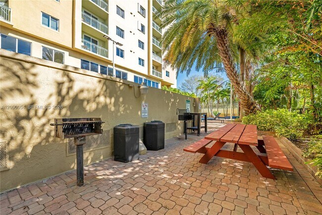 Building Photo - 3500 Coral Wy