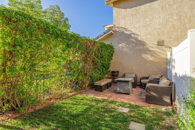 Building Photo - 3 Bedroom Home in The Gated Marigold Tract...