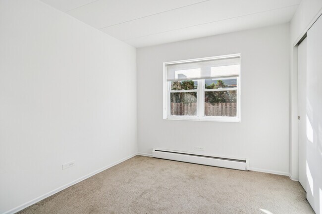 Building Photo - 801 E Miner St