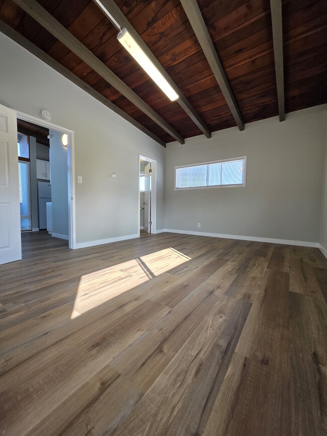 Building Photo - 2020 Hermosa Ave