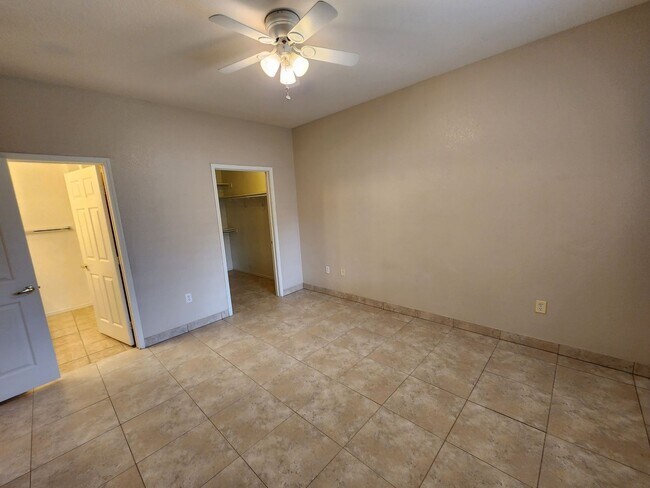 Building Photo - 1050 E Cactus Ave