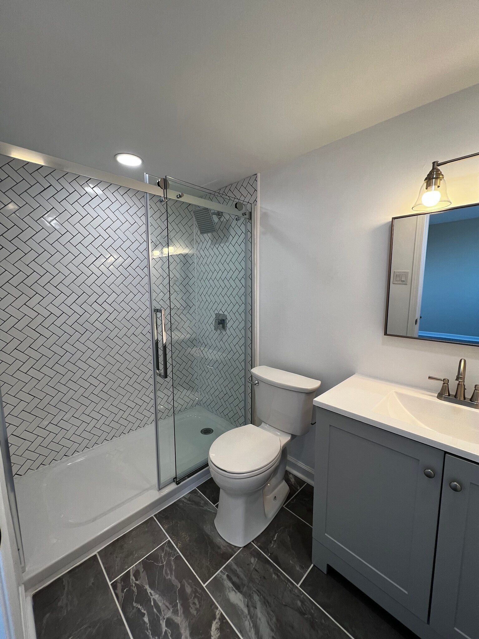 Main Bathroom - 220 Linden St