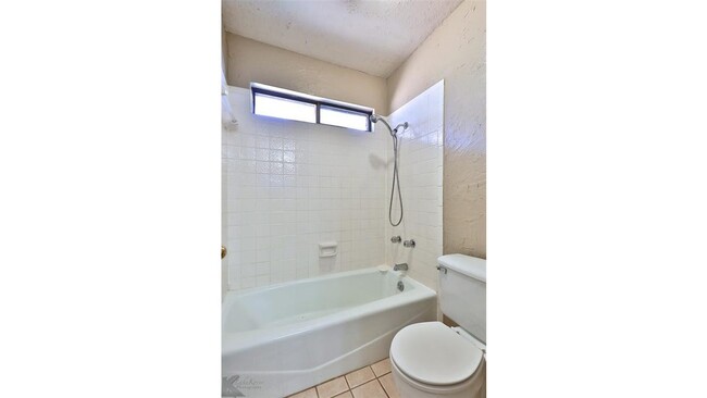 Building Photo - 5273 Sherbrooke Ln