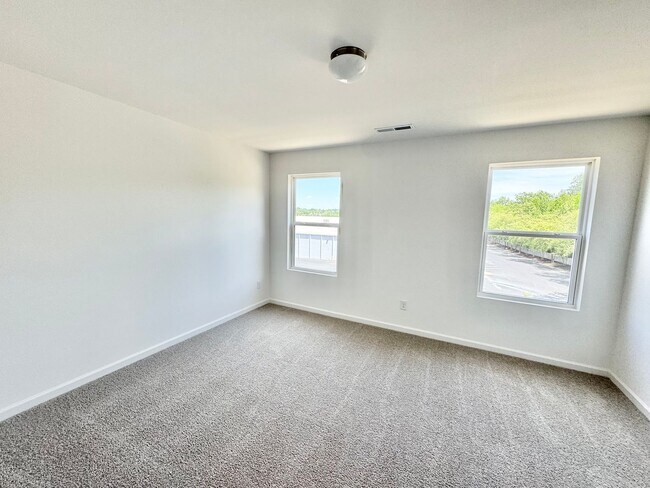 Building Photo - 335 Cliffwood St NW