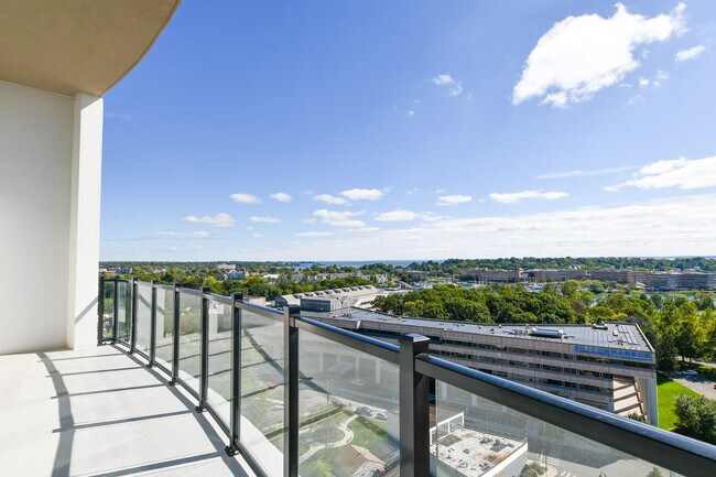 Building Photo - 2 Hbr Pt Rd S