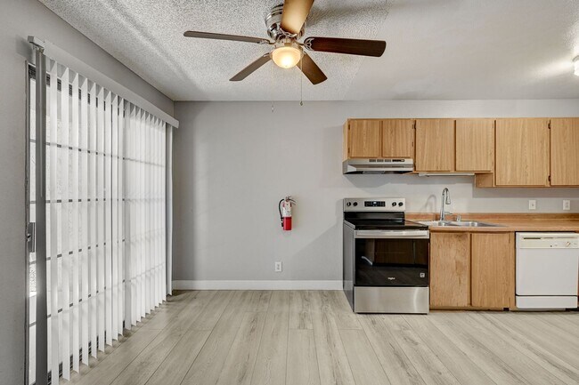 Building Photo - 1305 Kari Lee Ct