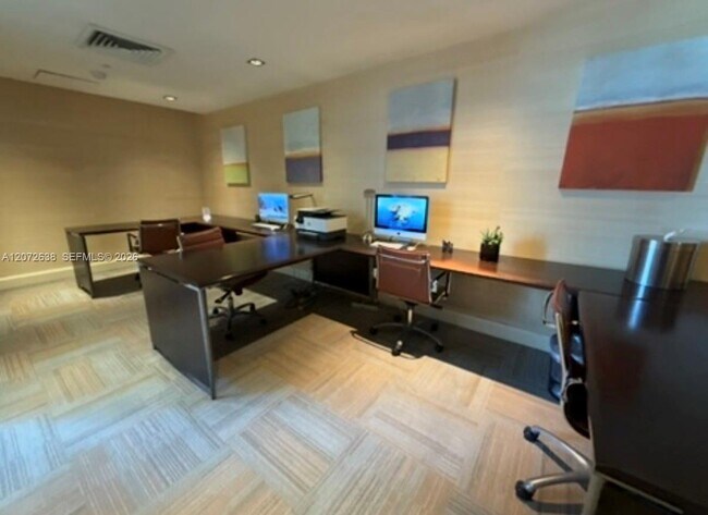 Building Photo - 950 Brickell Bay Dr