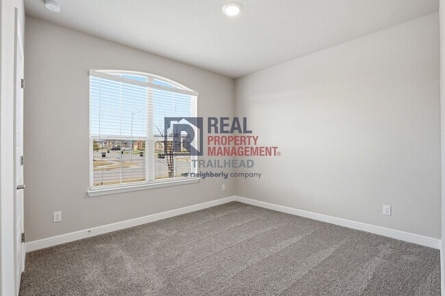 Building Photo - Spacious 4 Bedroom Home with Functional Layout