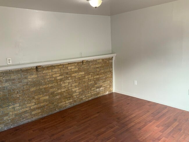 Building Photo - 42 E Greenfield Ave