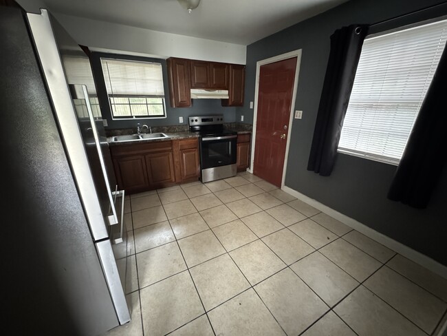 Building Photo - 1924 Nekoma Ct