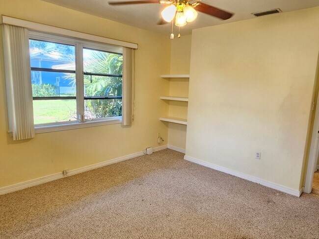 Building Photo - Venice Island – North of Venice Ave - Annual Single Family Home– Minutes from Venice Beach, Mains...