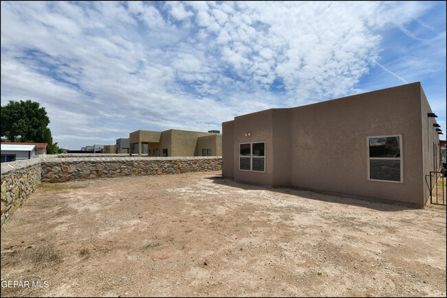 Building Photo - 621 Cedarwood Ave