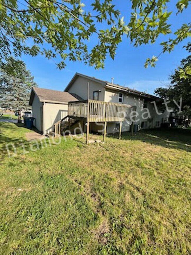 Building Photo - 1204 Flora St