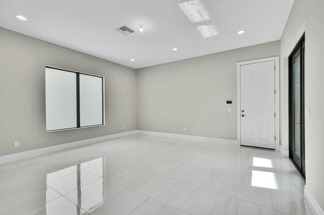 Building Photo - 9081 Chauvet Wy