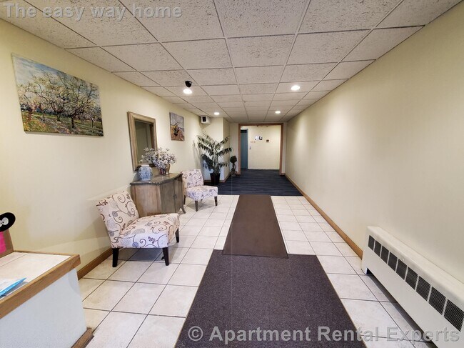 Building Photo - 474 Broadway