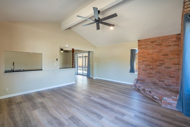 Building Photo - 1525 Jasmine Way