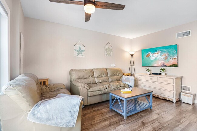 Building Photo - 12 Epping Ave