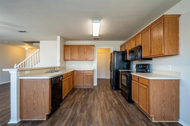 Building Photo - 228 Memory Dr