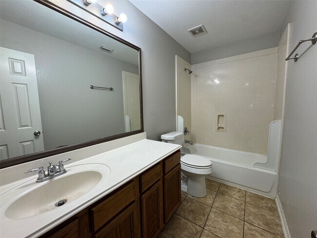 Building Photo - 5907 Yaupon Ridge Dr