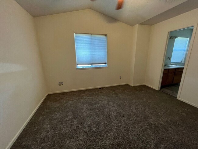 Building Photo - Great Townhome in North Fort Collins