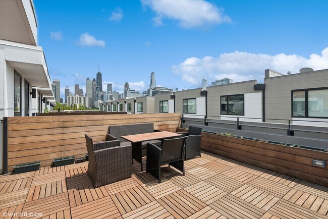 Building Photo - 455 W Hobbie St