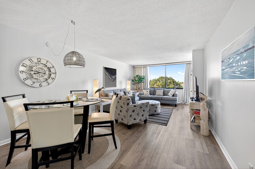 Building Photo - 6218 Palma del Mar Blvd S