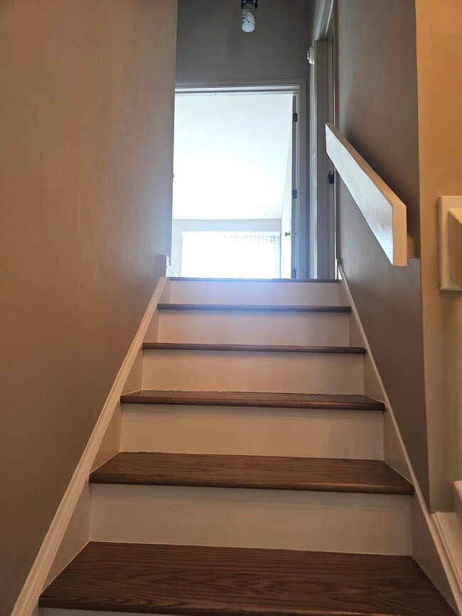 Building Photo - 475 Bridle Trail