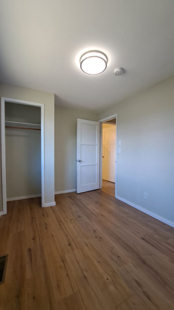 Building Photo - 2 Bedroom 1 Bath Duplex