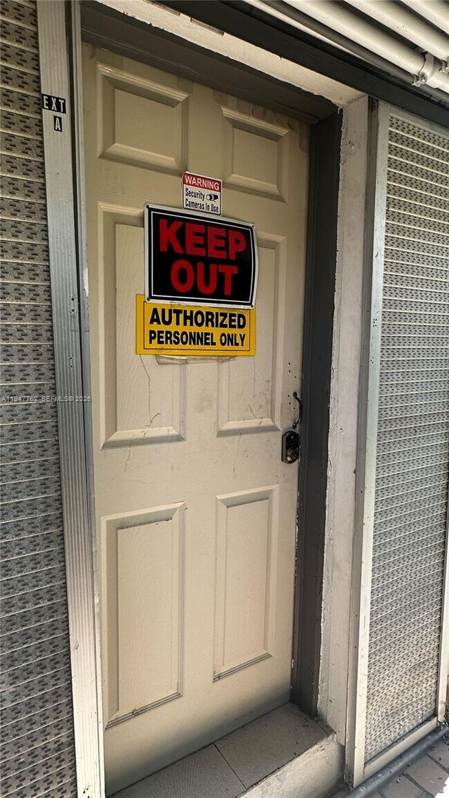 Building Photo - 732 Moffett St