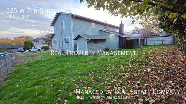 Building Photo - 325 W 7th St