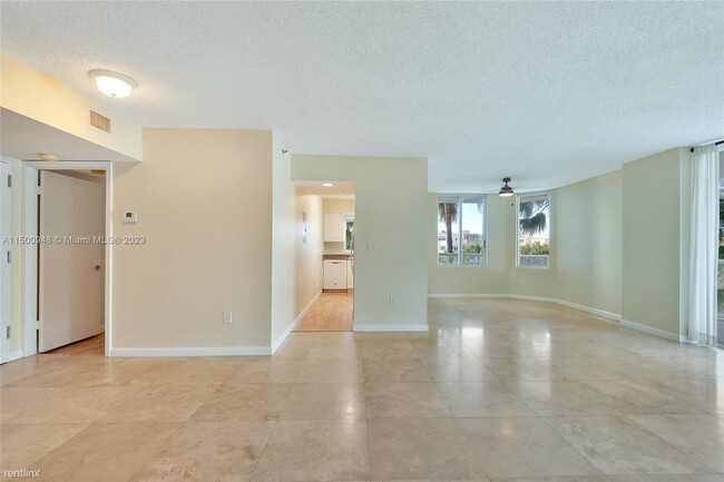 Building Photo - 3 br, 2 bath House - 5900 Collins Ave Apt 408