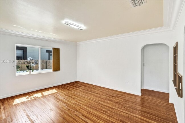 Building Photo - 2420 SW 16th St