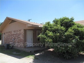 Building Photo - 1124 N Center St