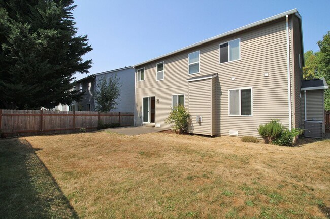Building Photo - Custom-Built 5 Bedroom/3 Bath Home In A Great Sunnyside Neighborhood