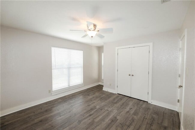 Building Photo - 1302 Danbury Square