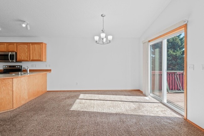 Building Photo - 4 bedroom 3 bath home with 3 car garage in Cheney