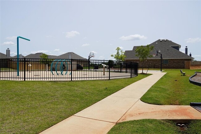 Building Photo - 5500 Carmel Crk Dr