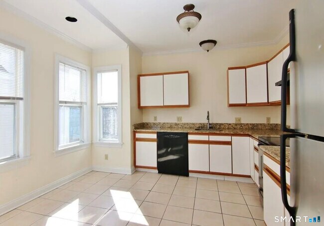 Building Photo - 16 Haviland St