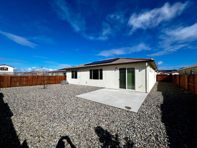 Building Photo - 2035 Greenbriar Dr