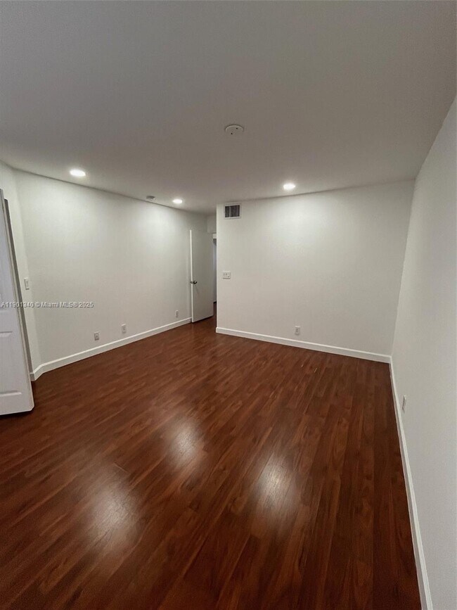 Building Photo - 2216 Ensenada Terrace
