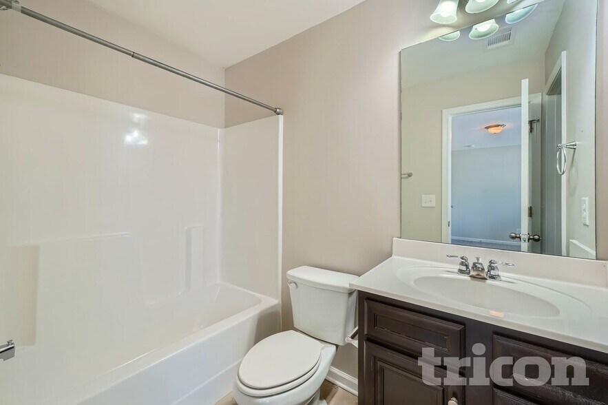 Building Photo - 8000 Hillside Climb Wy