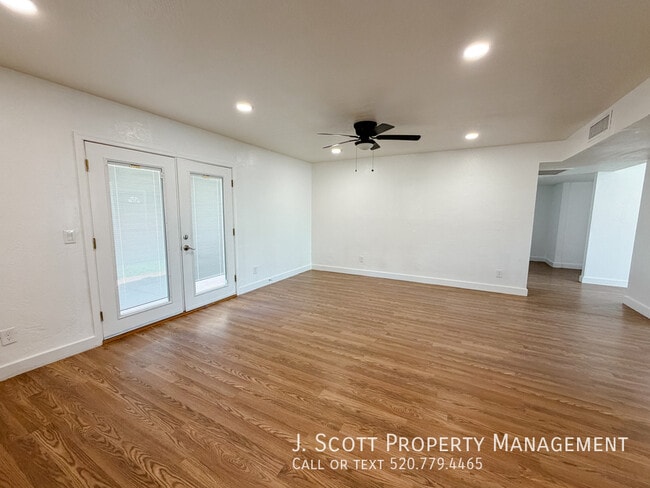 Building Photo - 3621 W Sandra Terrace