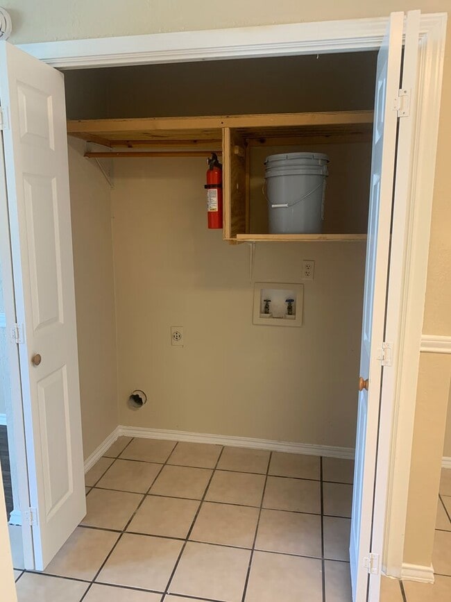 Building Photo - 1815 Pontotoc