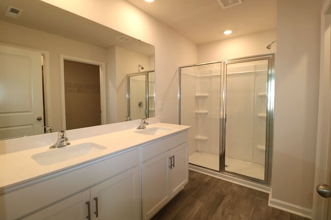 Building Photo - 182 Carriage Cove Cir