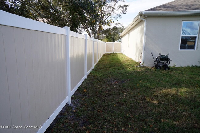 Building Photo - 153 Oakcrest Ave NE