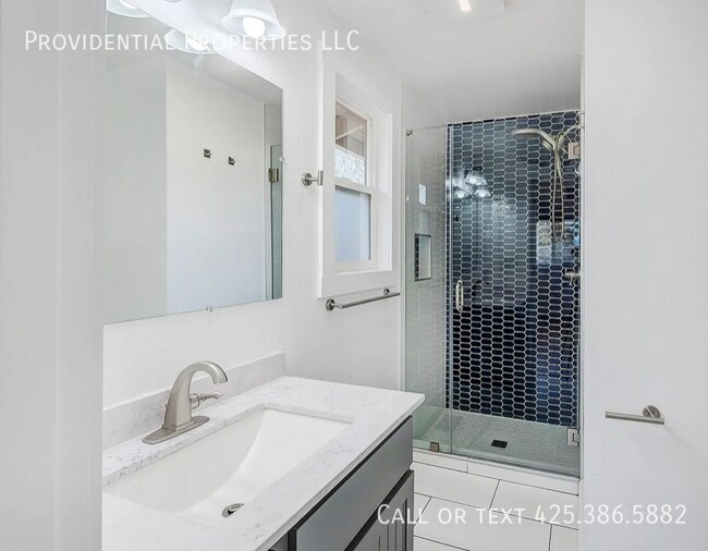 Building Photo - 10932 NE 60th St