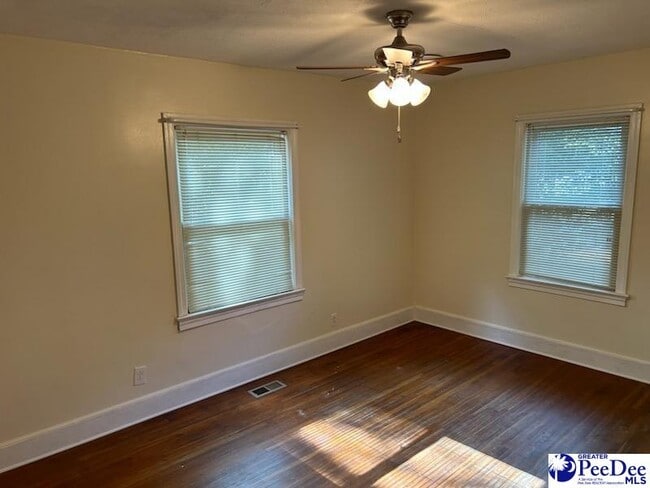Building Photo - 926 Sherwood Dr